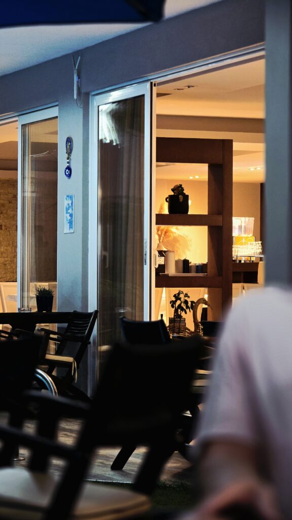 20250810 211125 576x1024